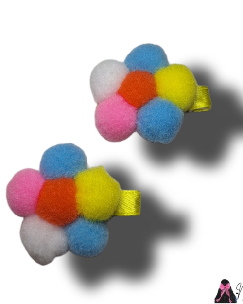 Amira pompom hairclip